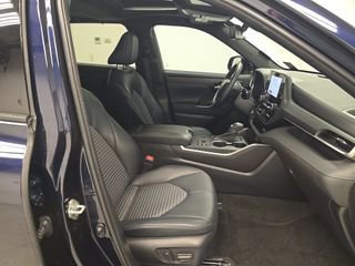 Used 2023 Toyota Highlander XSE FWD image 12
