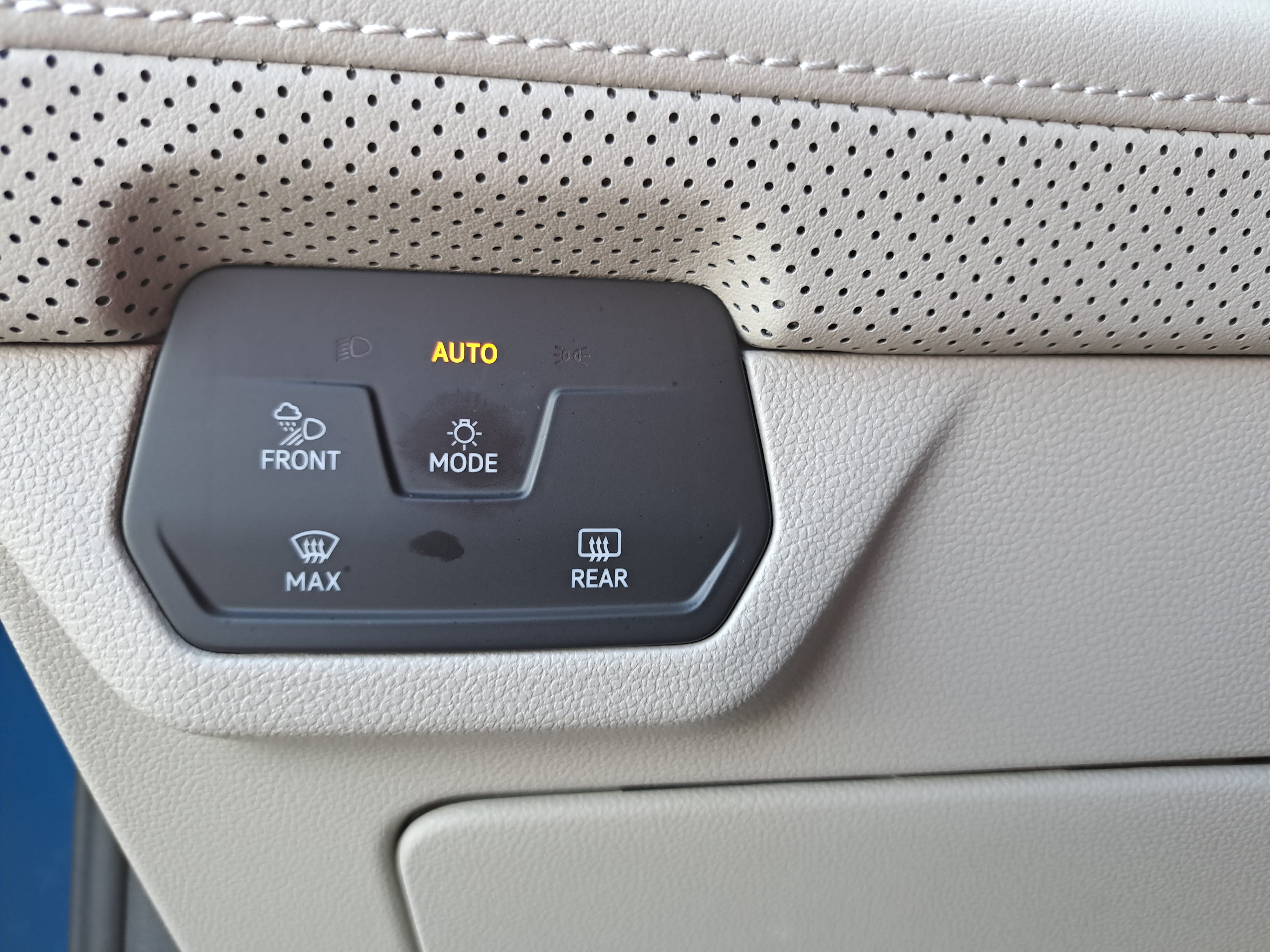 Certified 2026 Volkswagen Atlas SEL Premium R-Line AWD/4WD image 25