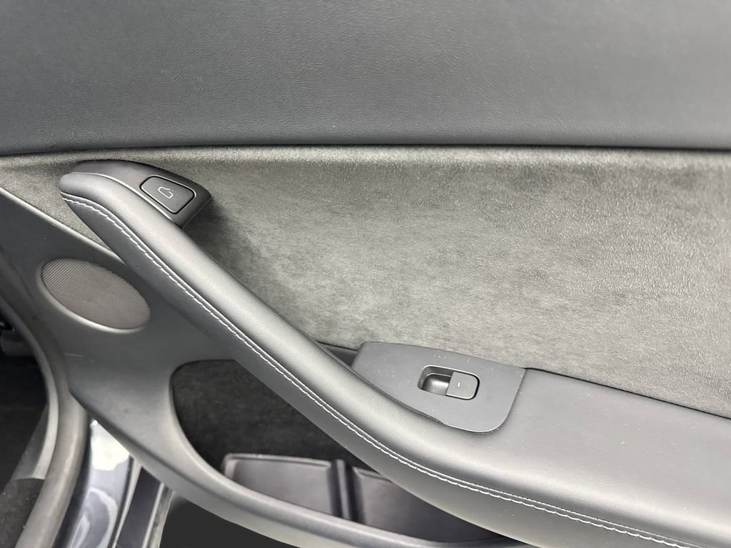Used 2024 Tesla Model Y Long Range image 43