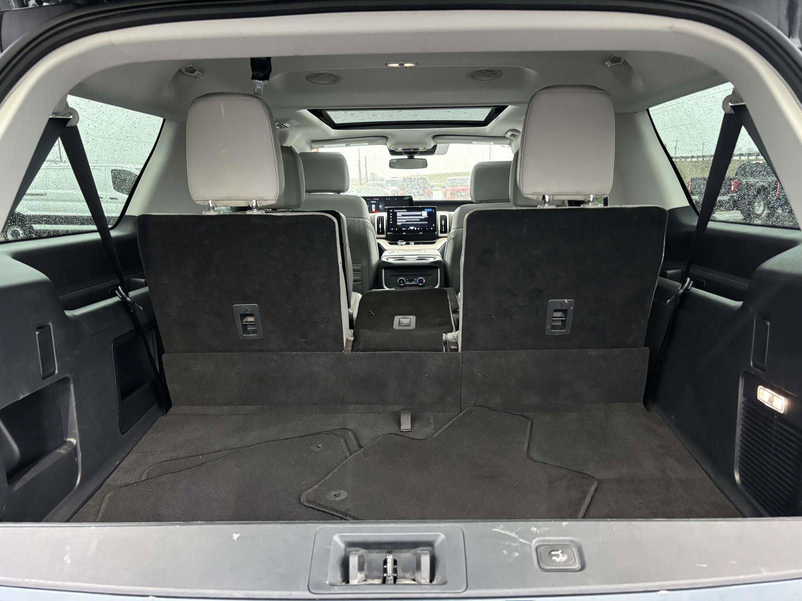Used 2025 Ford Expedition Max Active AWD/4WD image 11
