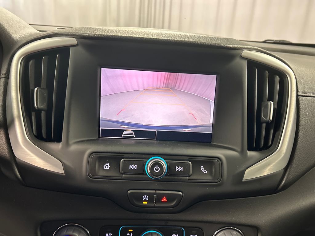 Used 2024 GMC Terrain SLE w/ Driver Convenience Package FWD image 18