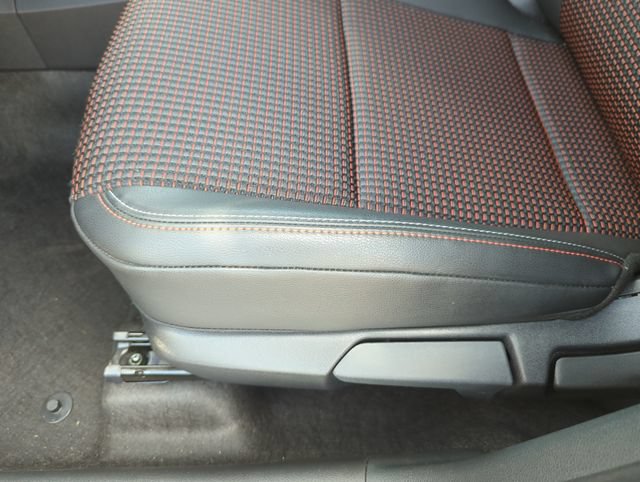 Used 2026 Nissan Kicks SR FWD image 35