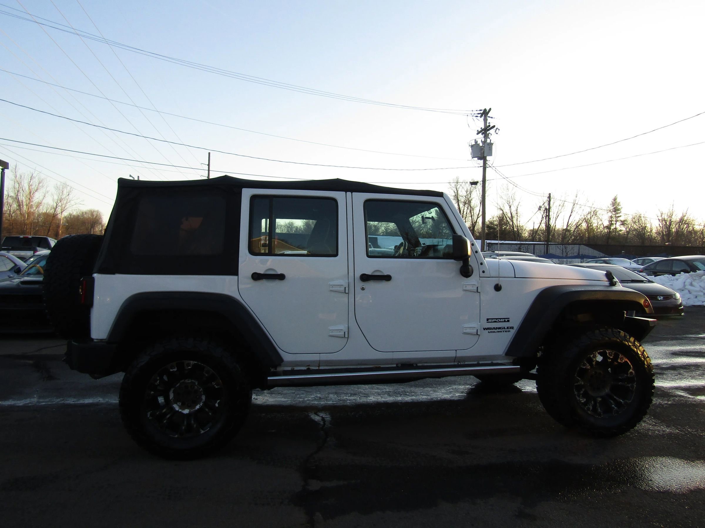 Used 2016 Jeep Wrangler Unlimited Sport w/ Connectivity Group AWD/4WD image 8
