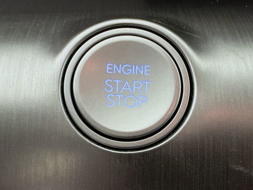 Certified 2025 Hyundai Kona SE image 33