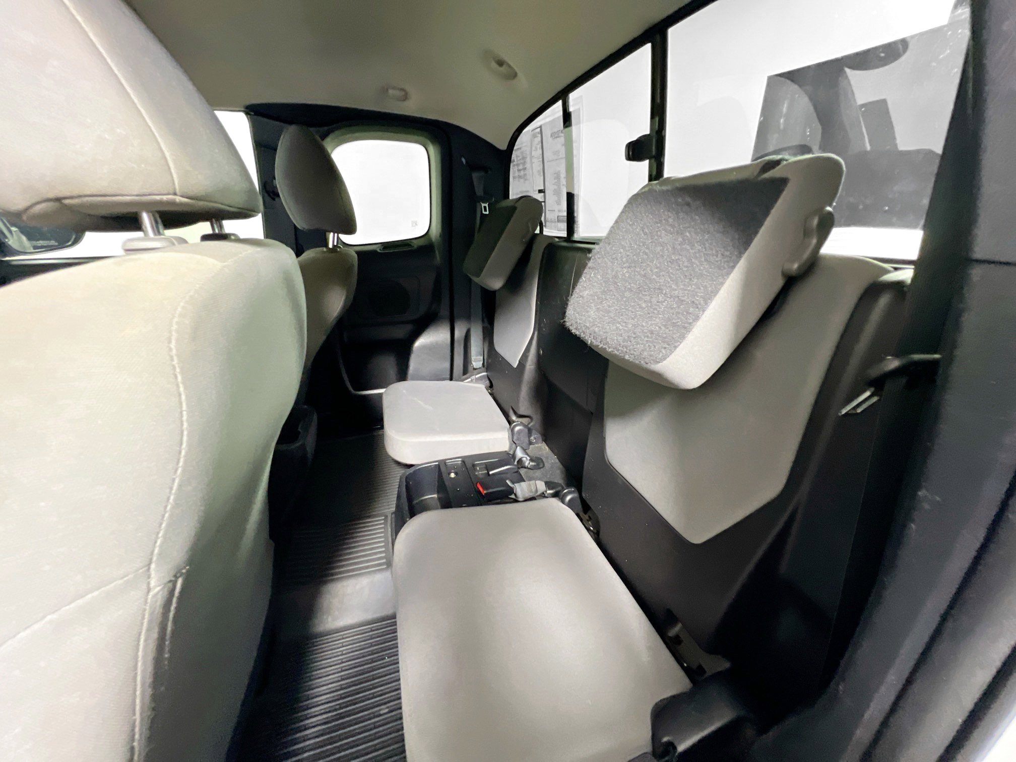 Used 2020 Toyota Tacoma SR5 RWD image 28