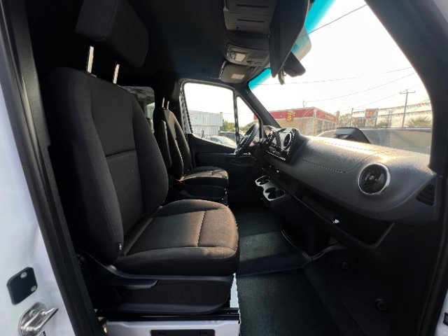 Used 2025 Mercedes-Benz Sprinter 2500 image 14