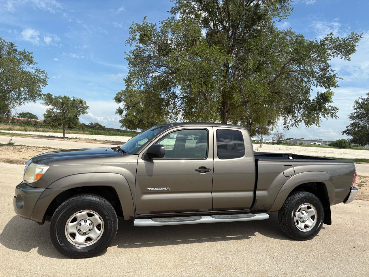 Used 2009 Toyota Tacoma PreRunner RWD image 3