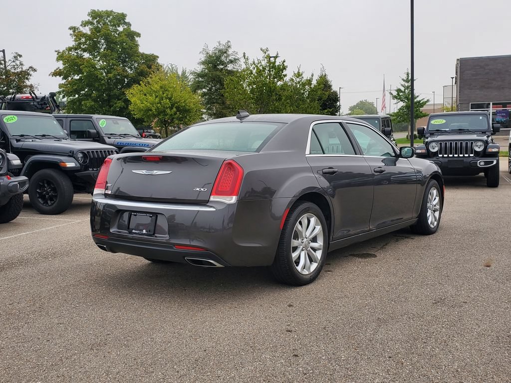 Used 2017 Chrysler 300 Limited w/ Value Package AWD/4WD image 4