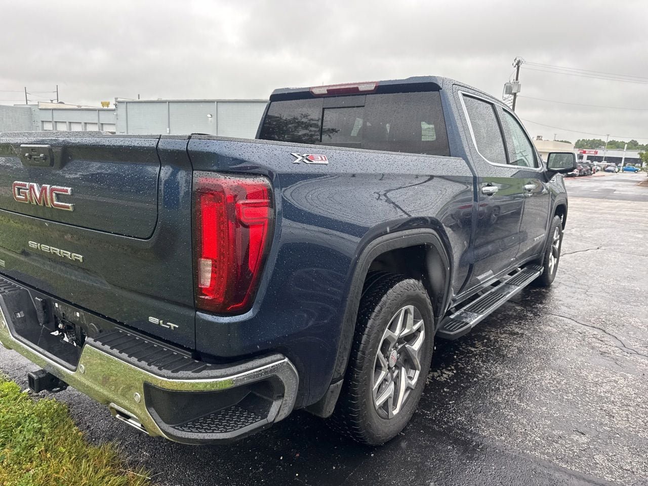 Used 2023 GMC Sierra 1500 SLT w/ SLT Premium Plus Package AWD/4WD image 3