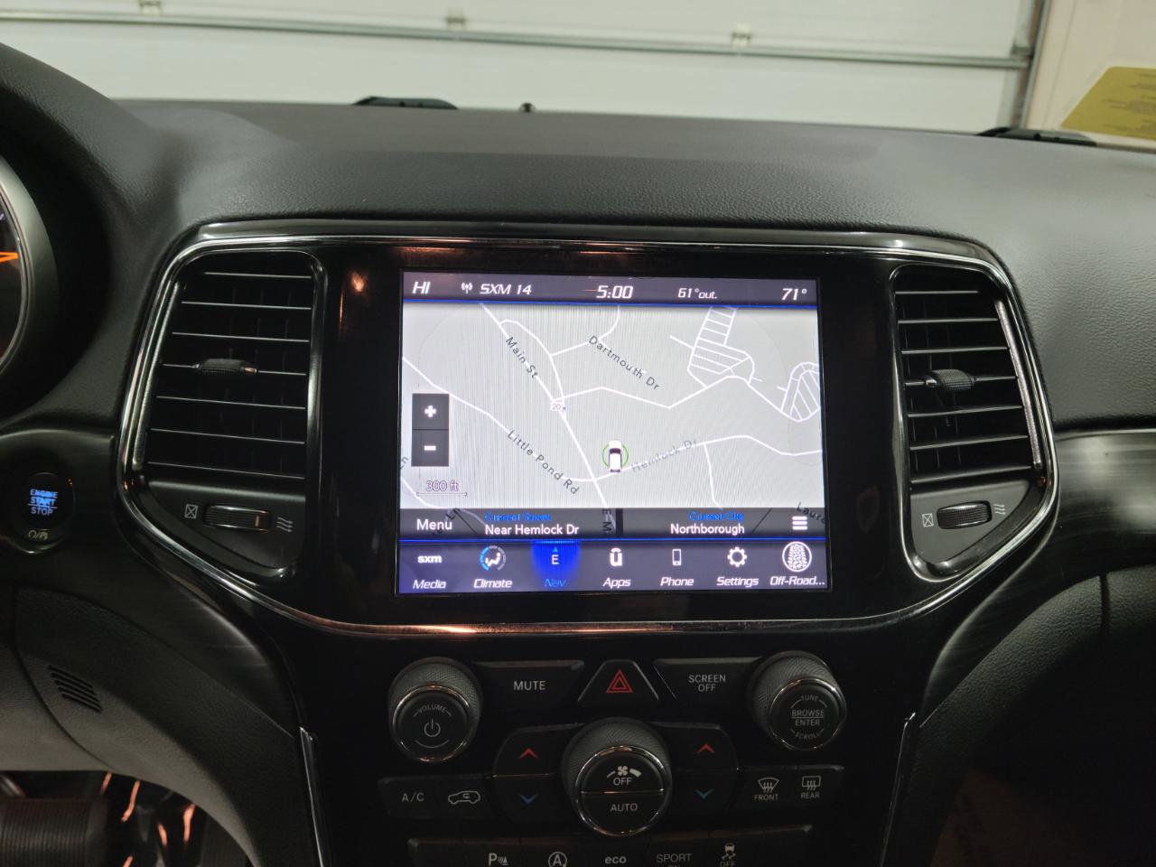 Used 2020 Jeep Grand Cherokee Laredo w/ 18" Wheel & 8.4" Radio Group AWD/4WD image 22