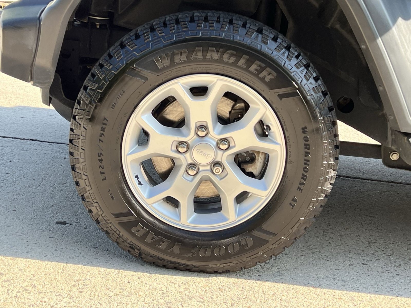 Used 2020 Jeep Wrangler Sport AWD/4WD image 17