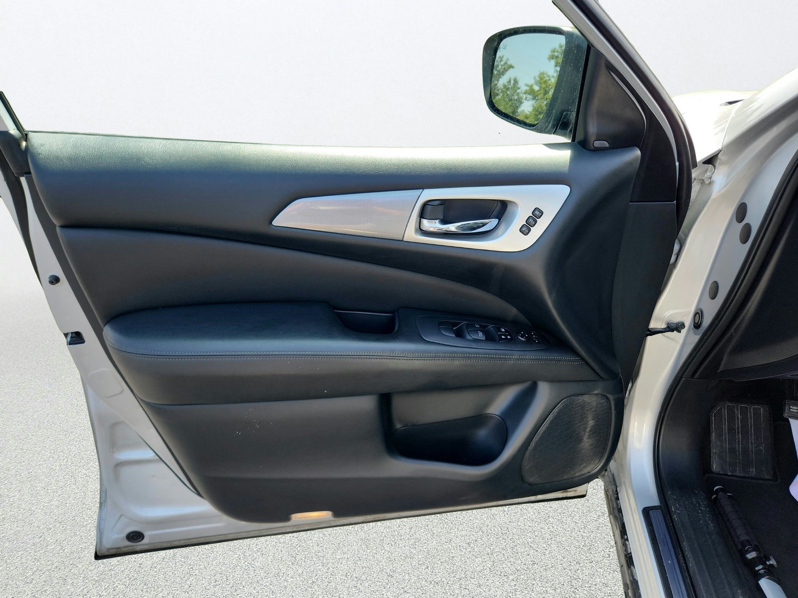 Used 2019 Nissan Pathfinder SL AWD/4WD image 45
