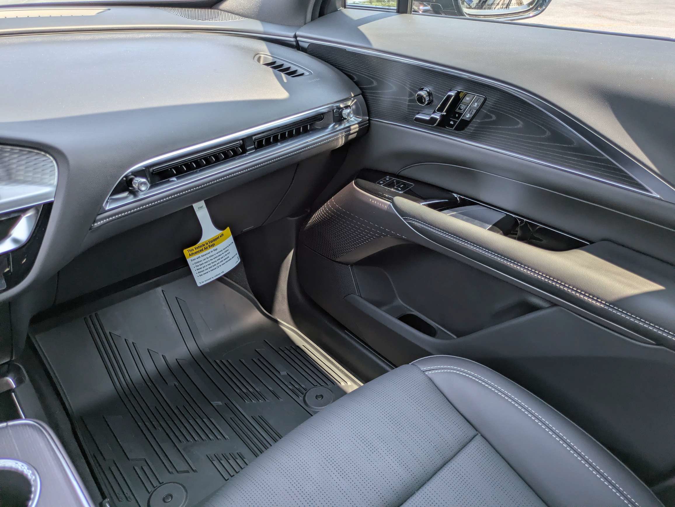 New 2026 Cadillac Lyriq Luxury RWD image 12