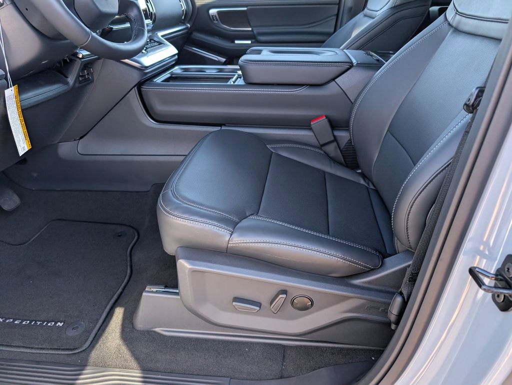 New 2026 Ford Expedition Platinum w/ Stealth Appearance Package image 9