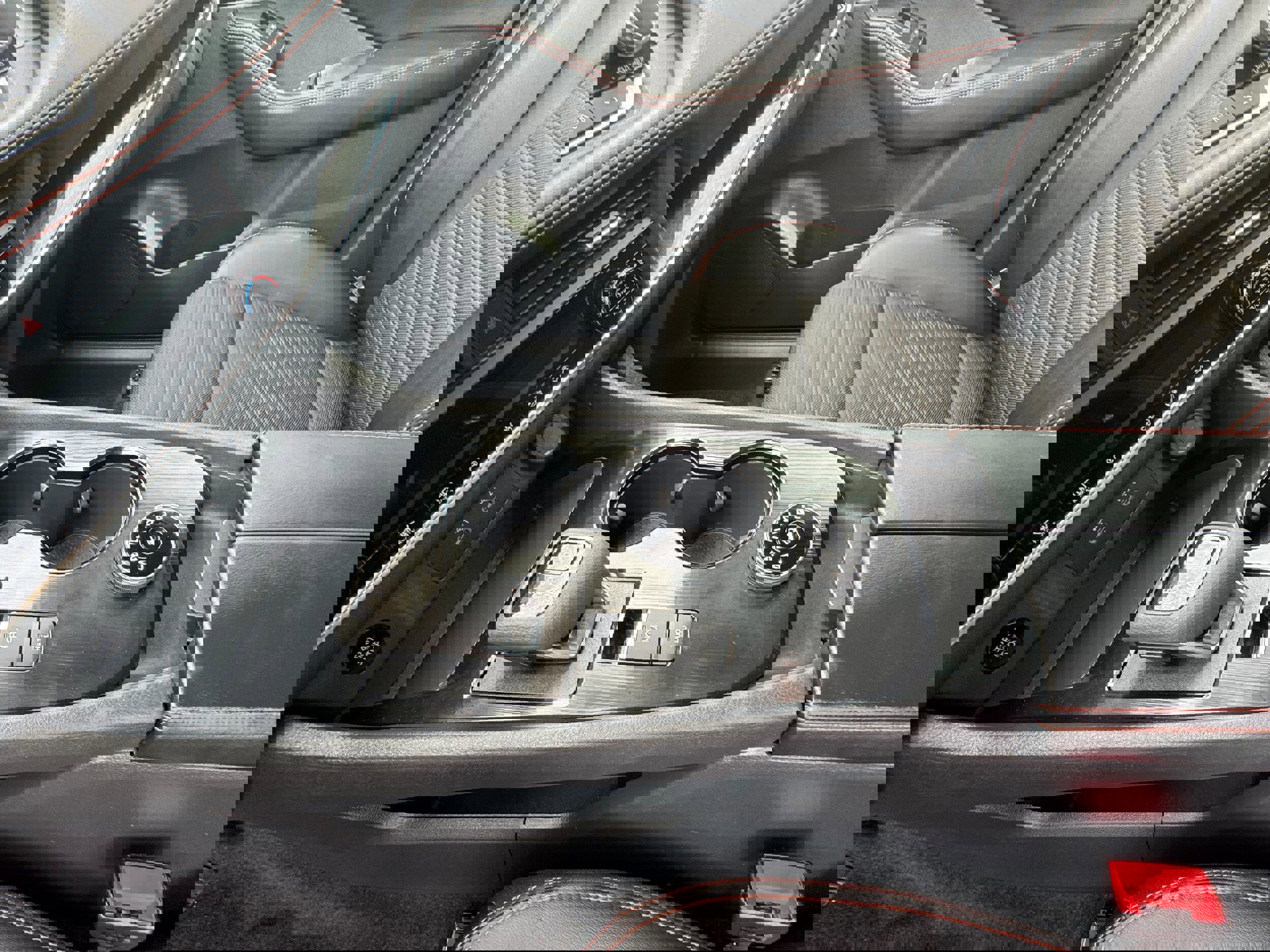 Used 2025 Nissan Rogue SV image 15