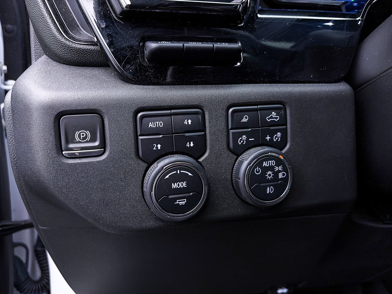 Used 2023 Chevrolet Silverado 1500 ZR2 w/ Technology Package AWD/4WD image 5