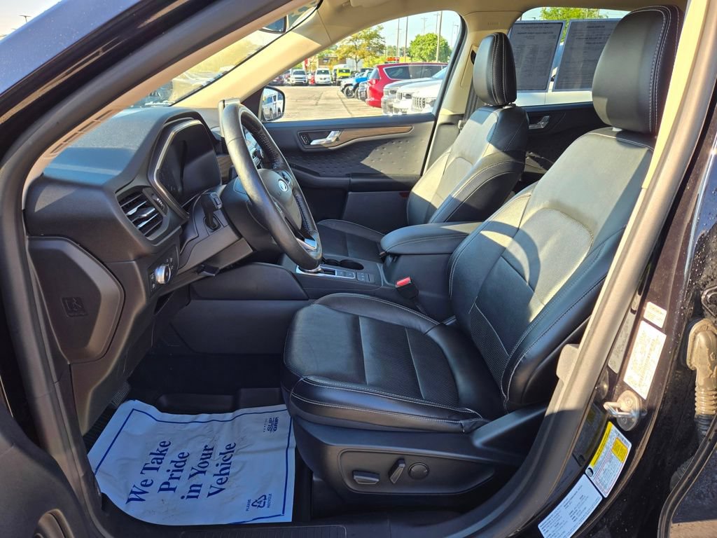 Used 2020 Ford Escape Titanium w/ Titanium Premium Package 2.0 AWD/4WD image 14