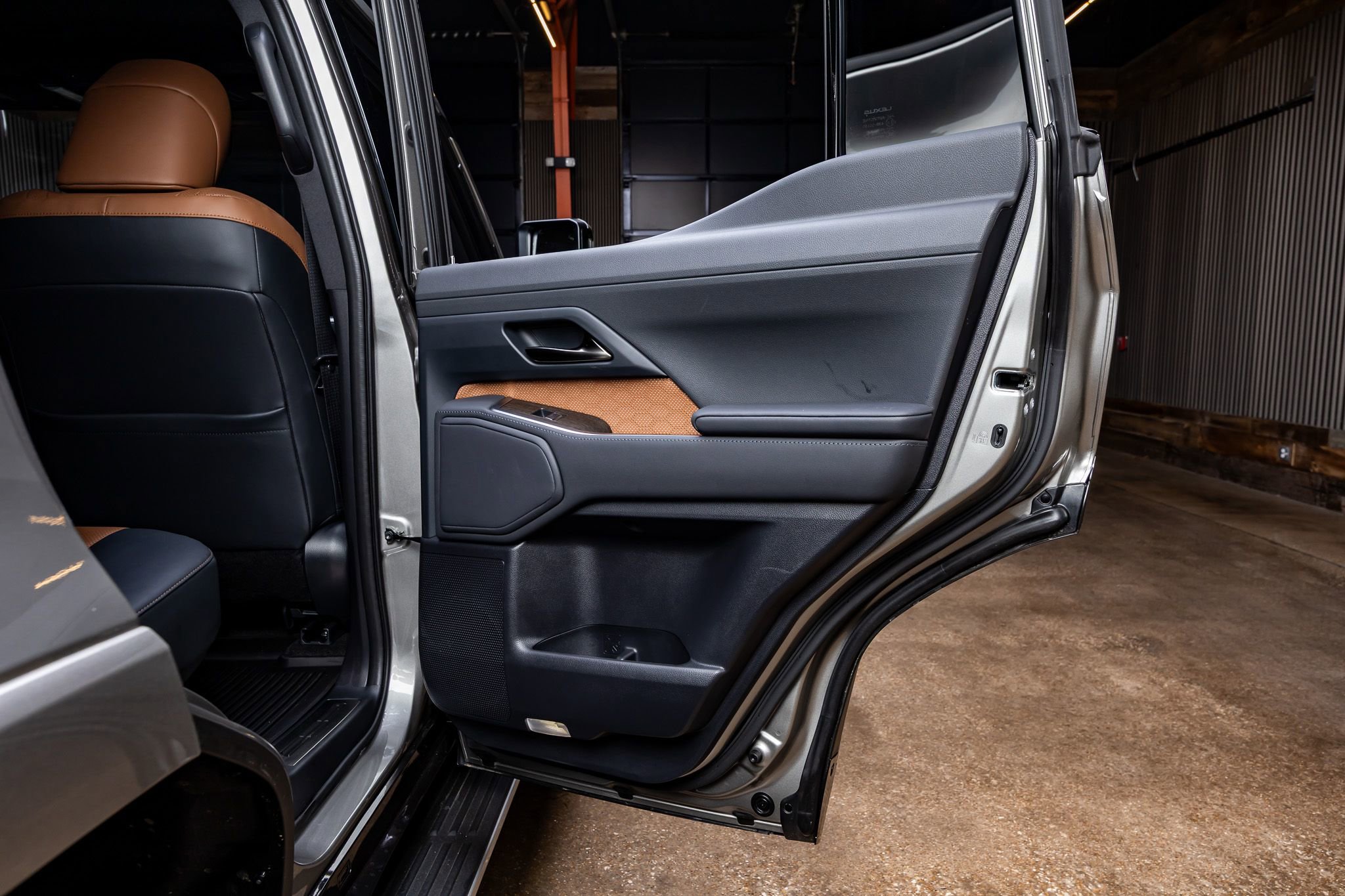 Used 2025 Lexus GX 550 image 40