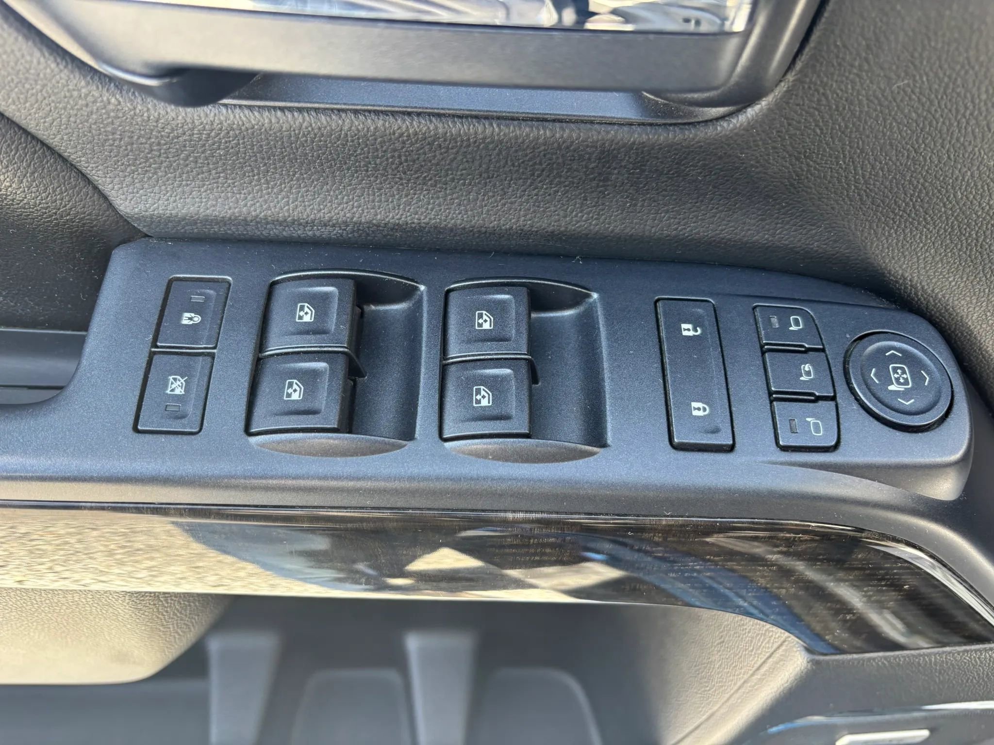 Used 2016 GMC Sierra 2500 Denali w/ Duramax Plus Package AWD/4WD image 18