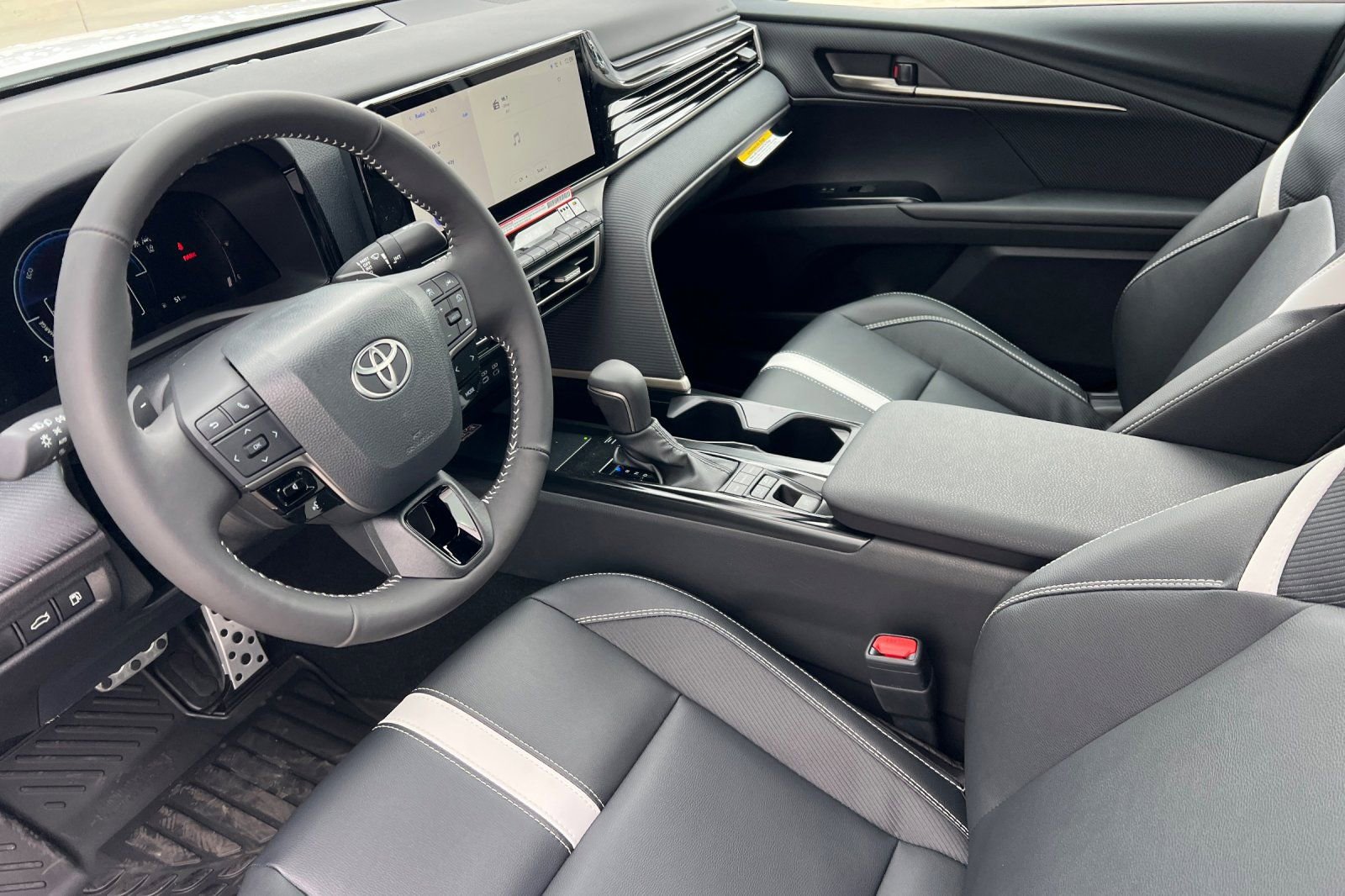 New 2026 Toyota Camry Hybrid w/ Multimedia Upgrade Package image 7