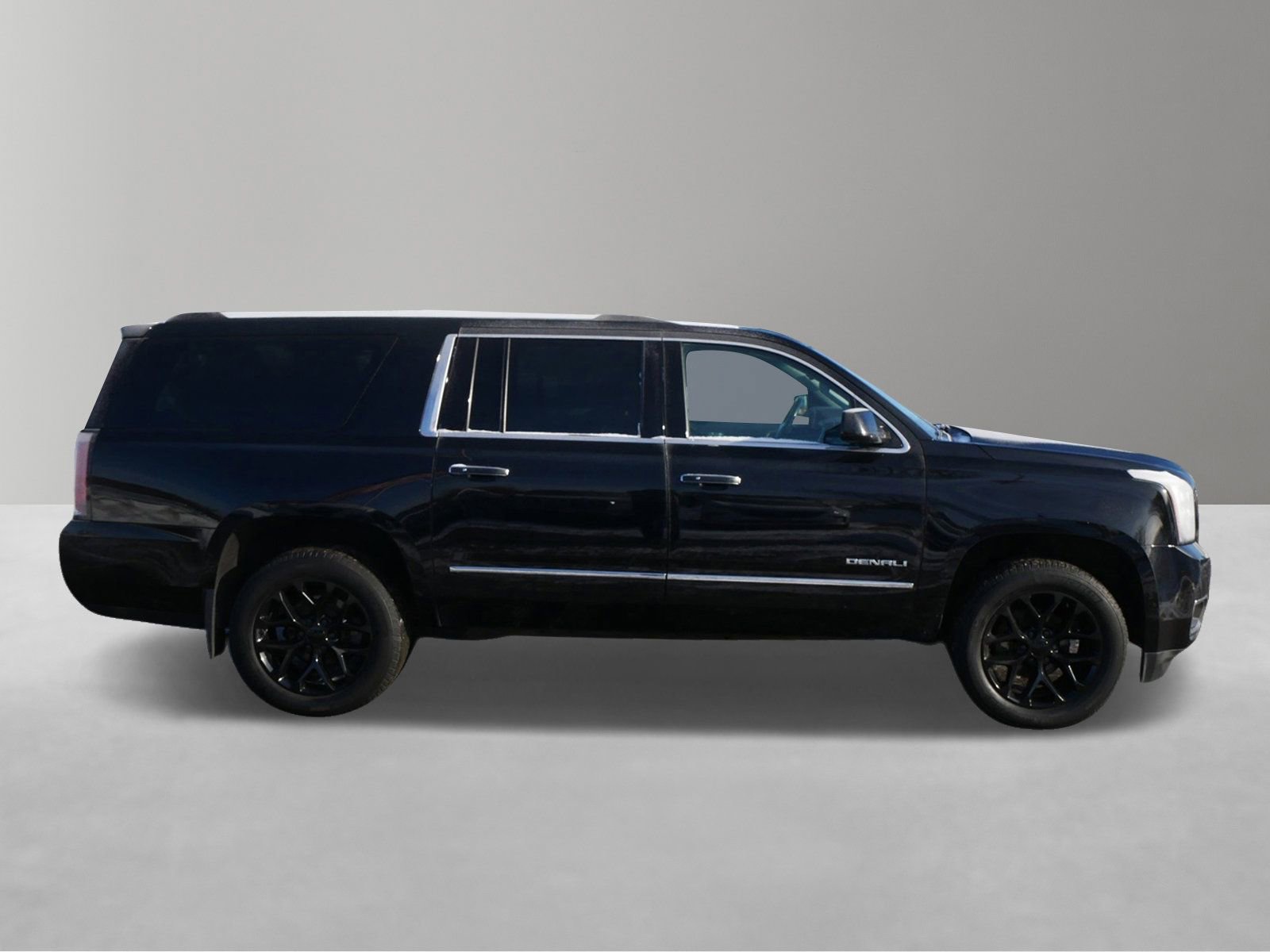 Used 2019 GMC Yukon XL Denali w/ Denali Ultimate Package image 3