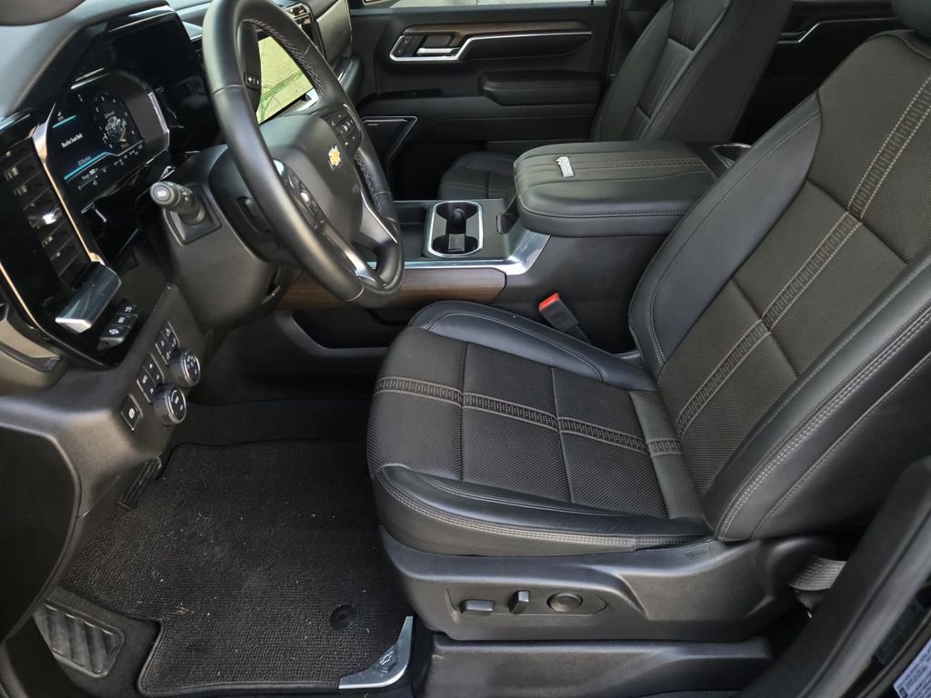 Used 2025 Chevrolet Silverado 3500 High Country w/ Technology Package image 18