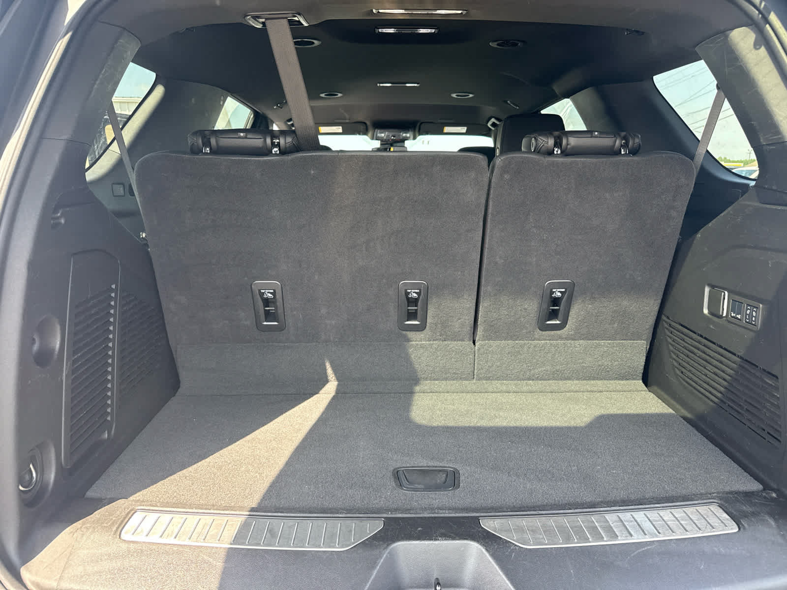 Used 2025 GMC Yukon Denali AWD/4WD image 25