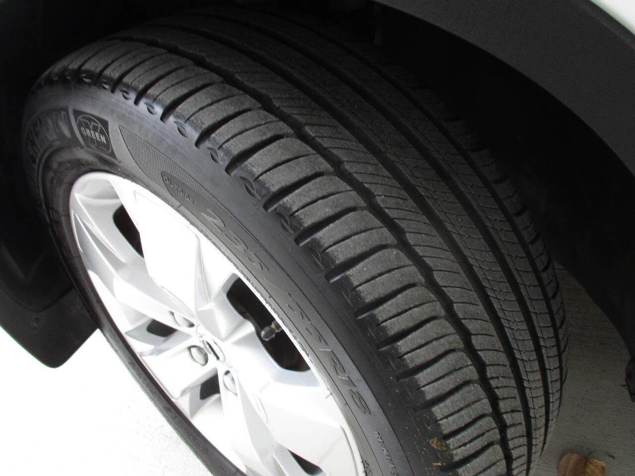 Used 2022 Volvo XC40 T5 Momentum image 68