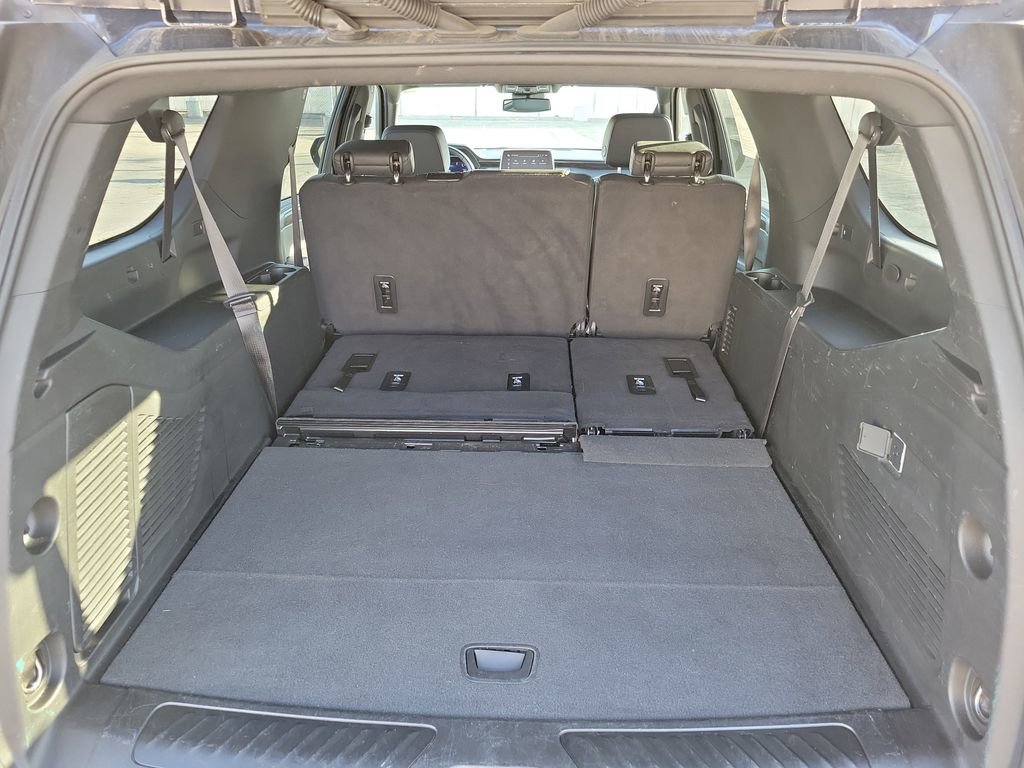 Used 2024 Chevrolet Suburban LT image 11