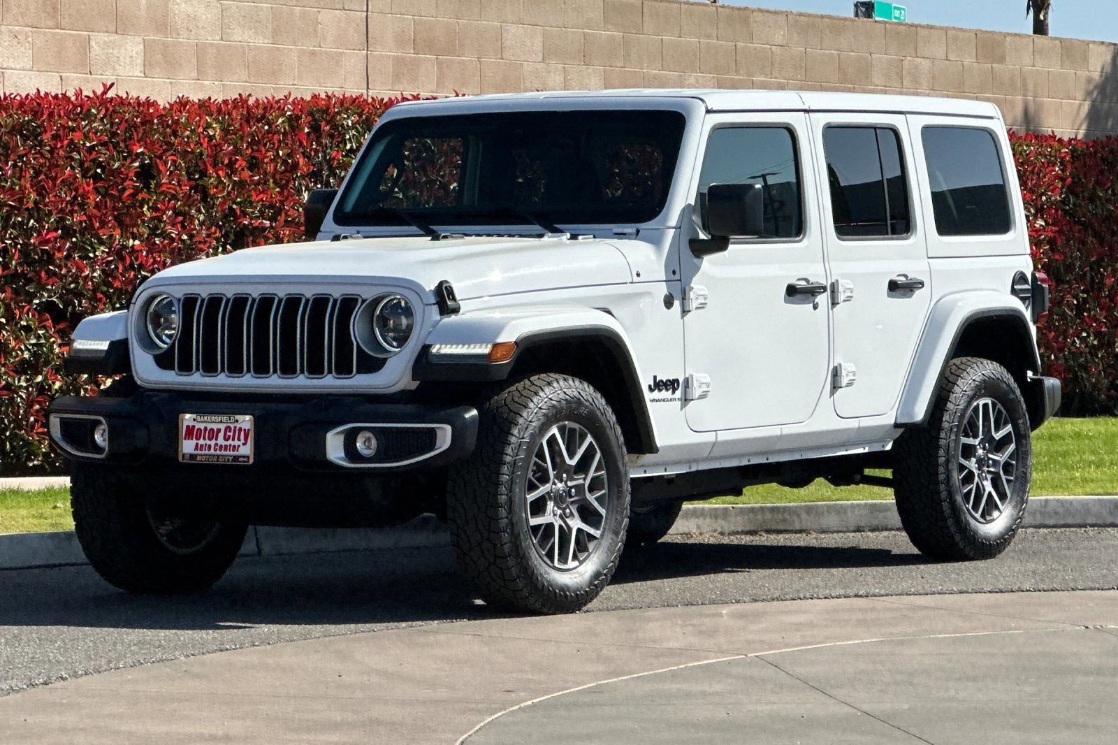 Used 2025 Jeep Wrangler Sahara image 8