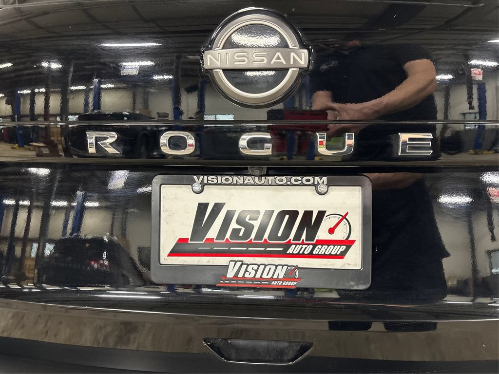 Used 2023 Nissan Rogue S AWD/4WD image 14