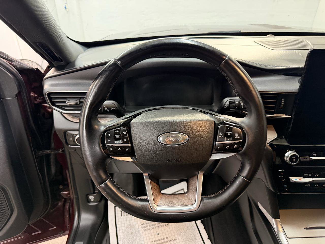 Used 2022 Ford Explorer Platinum w/ Equipment Group 601A AWD/4WD image 18