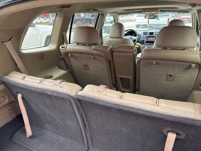 Used 2013 Toyota Highlander SE image 30