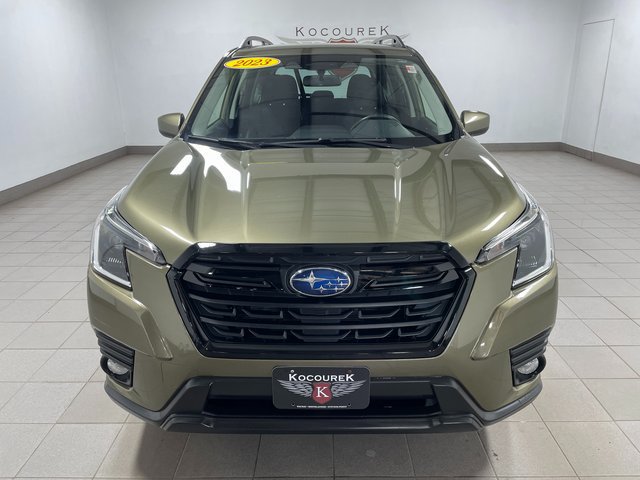 Used 2023 Subaru Forester Premium AWD/4WD image 2