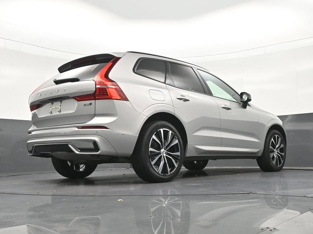 Certified 2024 Volvo XC60 B5 Plus AWD/4WD image 30