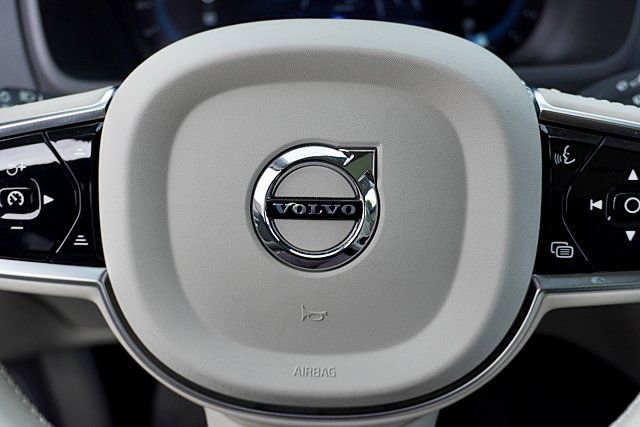 Used 2025 Volvo XC90 B6 Plus w/ Protection Package Premier image 35