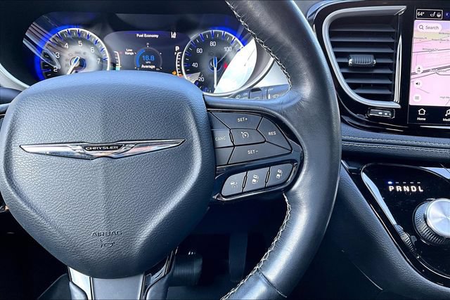 Used 2021 Chrysler Pacifica Touring-L w/ Uconnect Theater Family Group FWD image 12