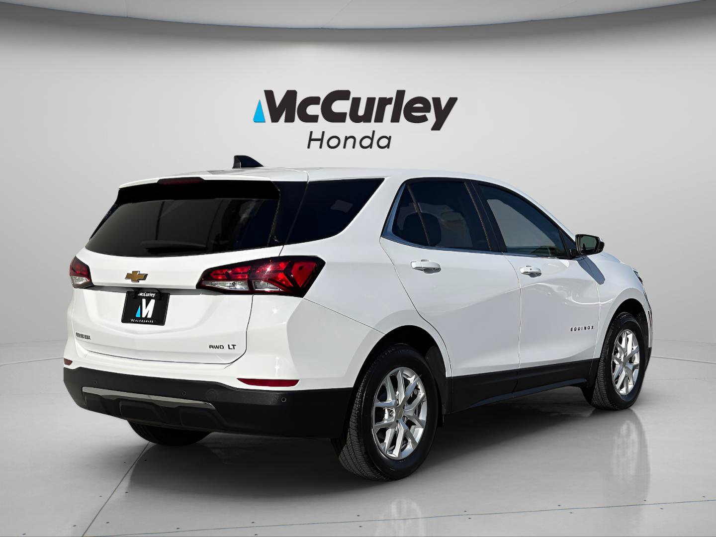 Used 2024 Chevrolet Equinox LT AWD/4WD image 3