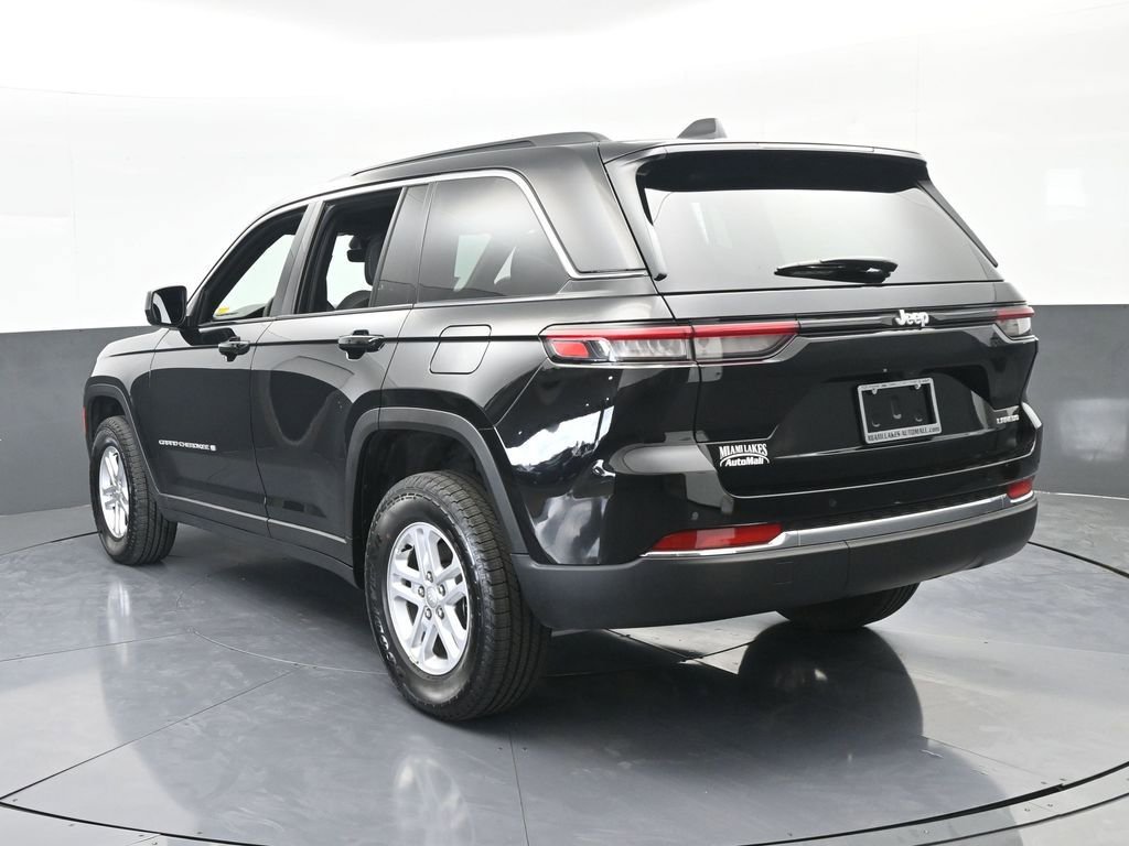 Used 2025 Jeep Grand Cherokee Laredo image 4