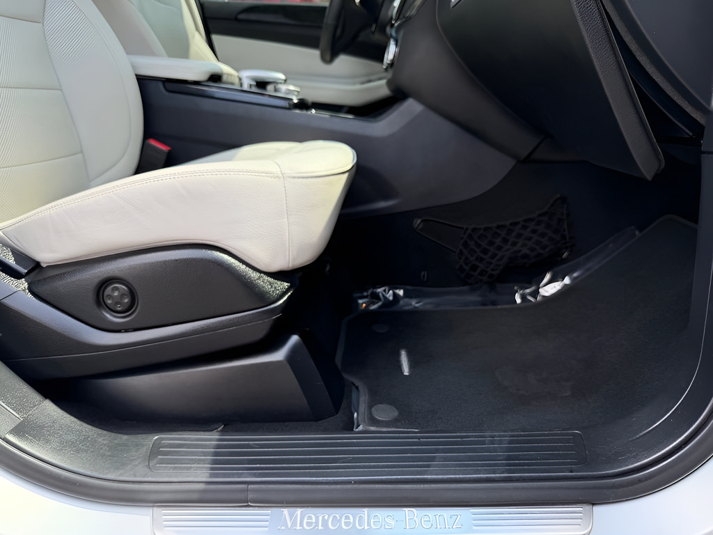 Used 2018 Mercedes-Benz GLS 450 4MATIC image 34