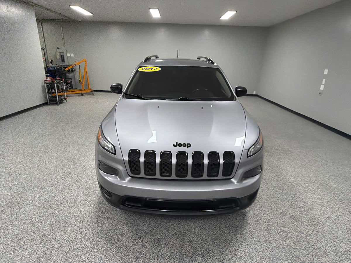 Used 2017 Jeep Cherokee Altitude image 8