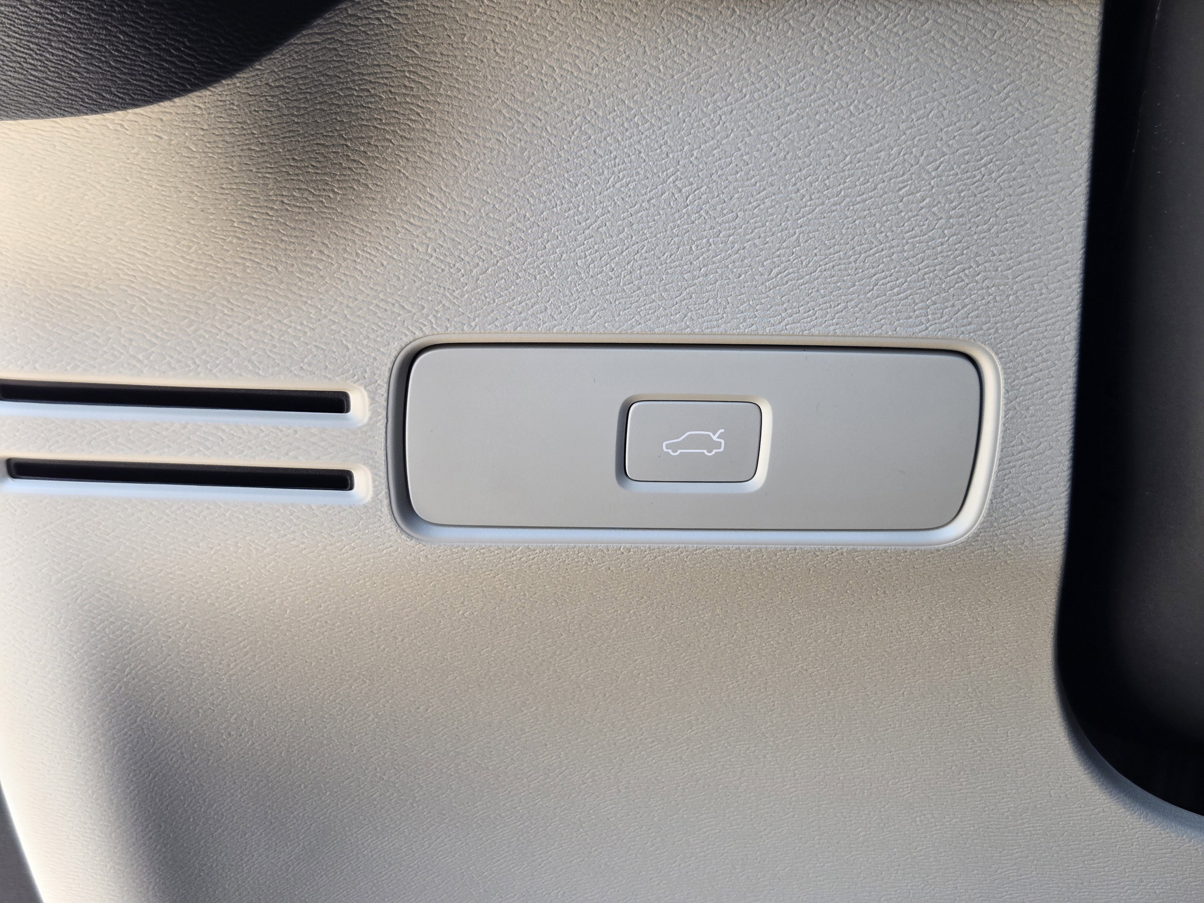 New 2026 Volvo XC40 B5 Plus w/ Protection Package Premier image 25