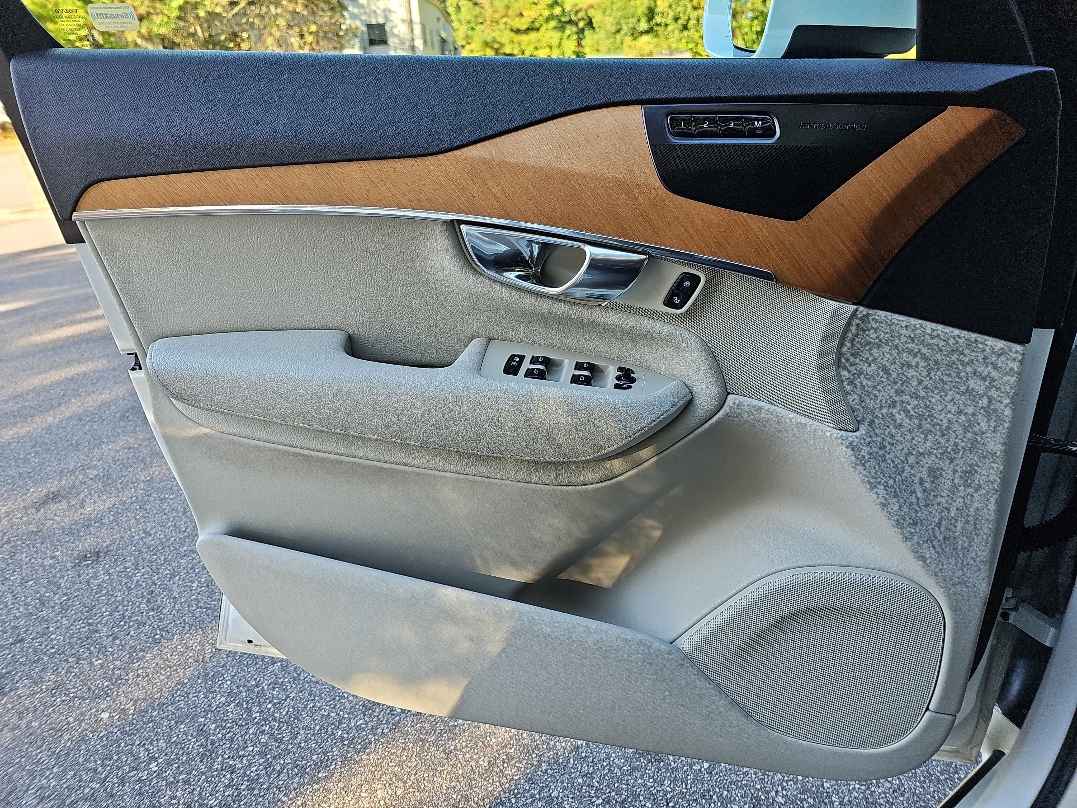 Used 2021 Volvo XC90 T6 Momentum image 28