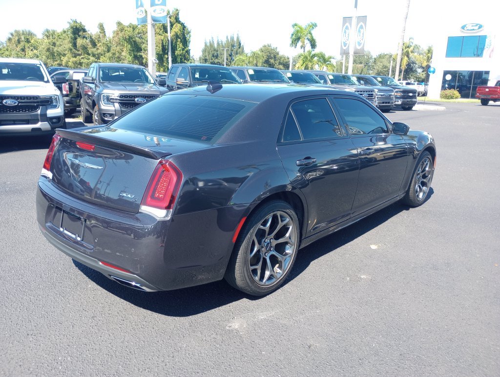 Used 2018 Chrysler 300 S w/ 300S Premium Group RWD image 7