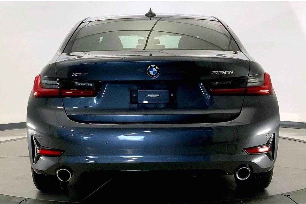 Used 2022 BMW 330i xDrive Sedan w/ Driving Assistance Package AWD/4WD image 3