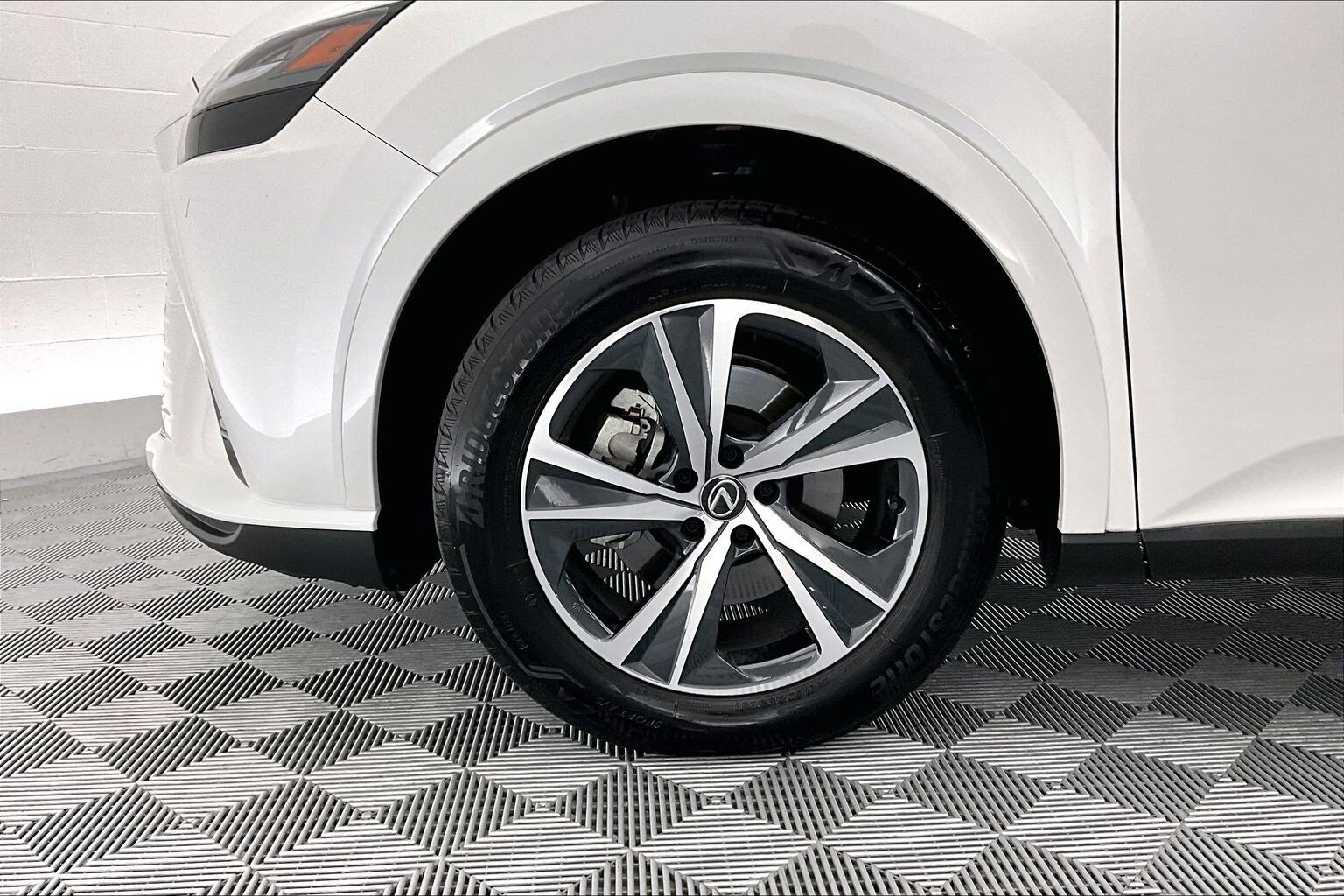Used 2025 Lexus RX 350 Premium FWD image 8