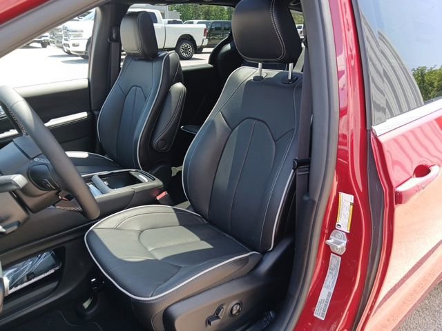 New 2027 Chrysler Pacifica Limited FWD image 34
