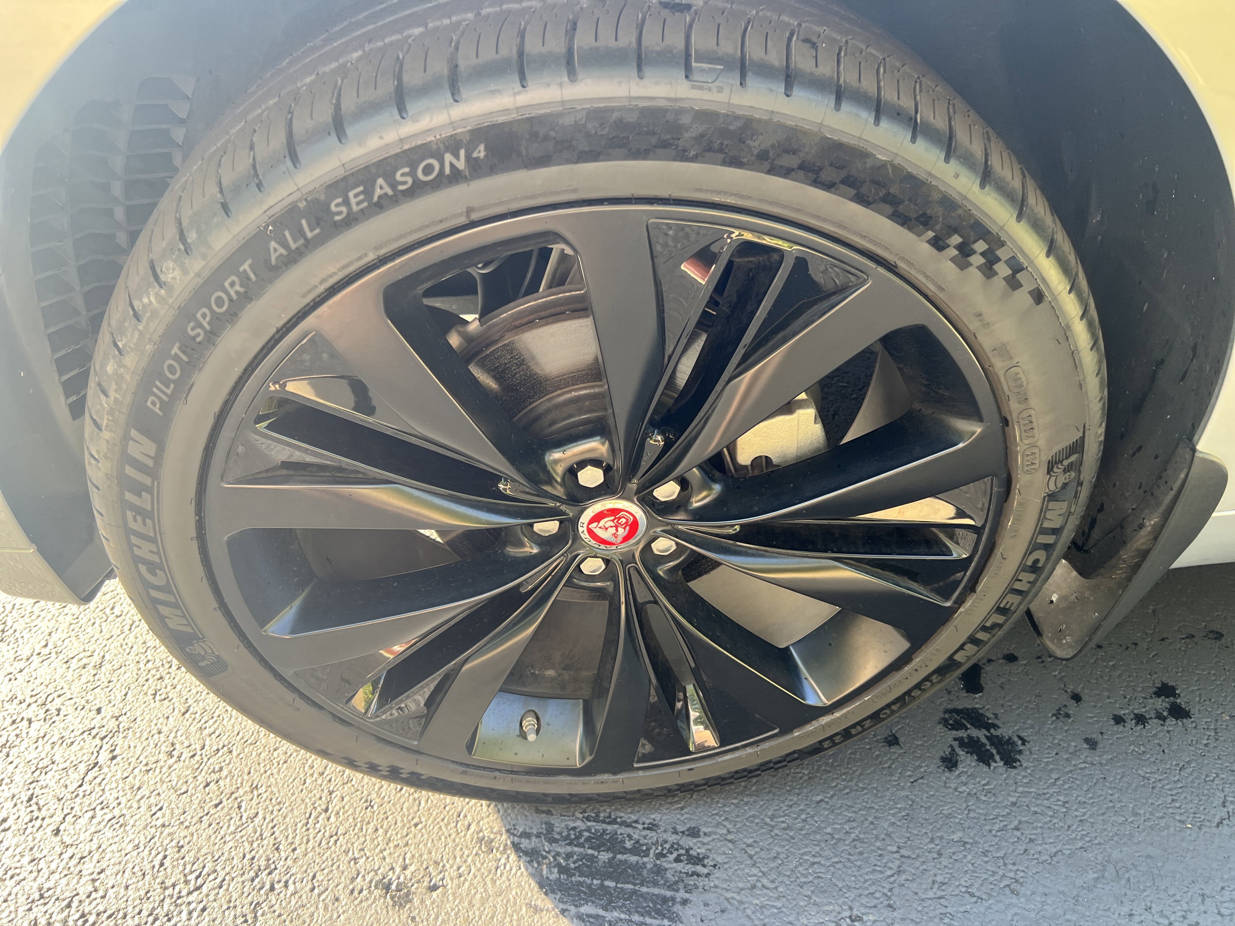 Used 2018 Jaguar F-PACE R-Sport image 9