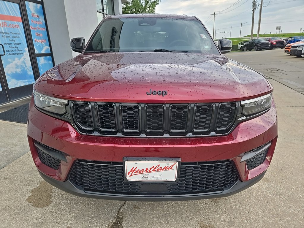 Used 2023 Jeep Grand Cherokee Altitude AWD/4WD image 15
