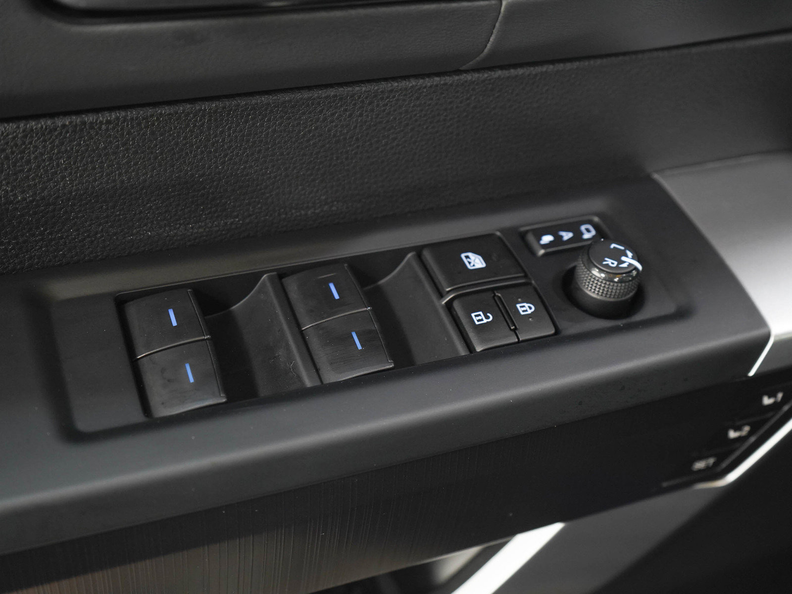 Used 2023 Toyota Tundra Platinum AWD/4WD image 23